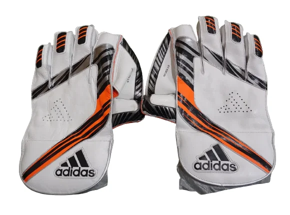 Adidas INCURZA 2.0 Wicket Keeping Gloves . view 3